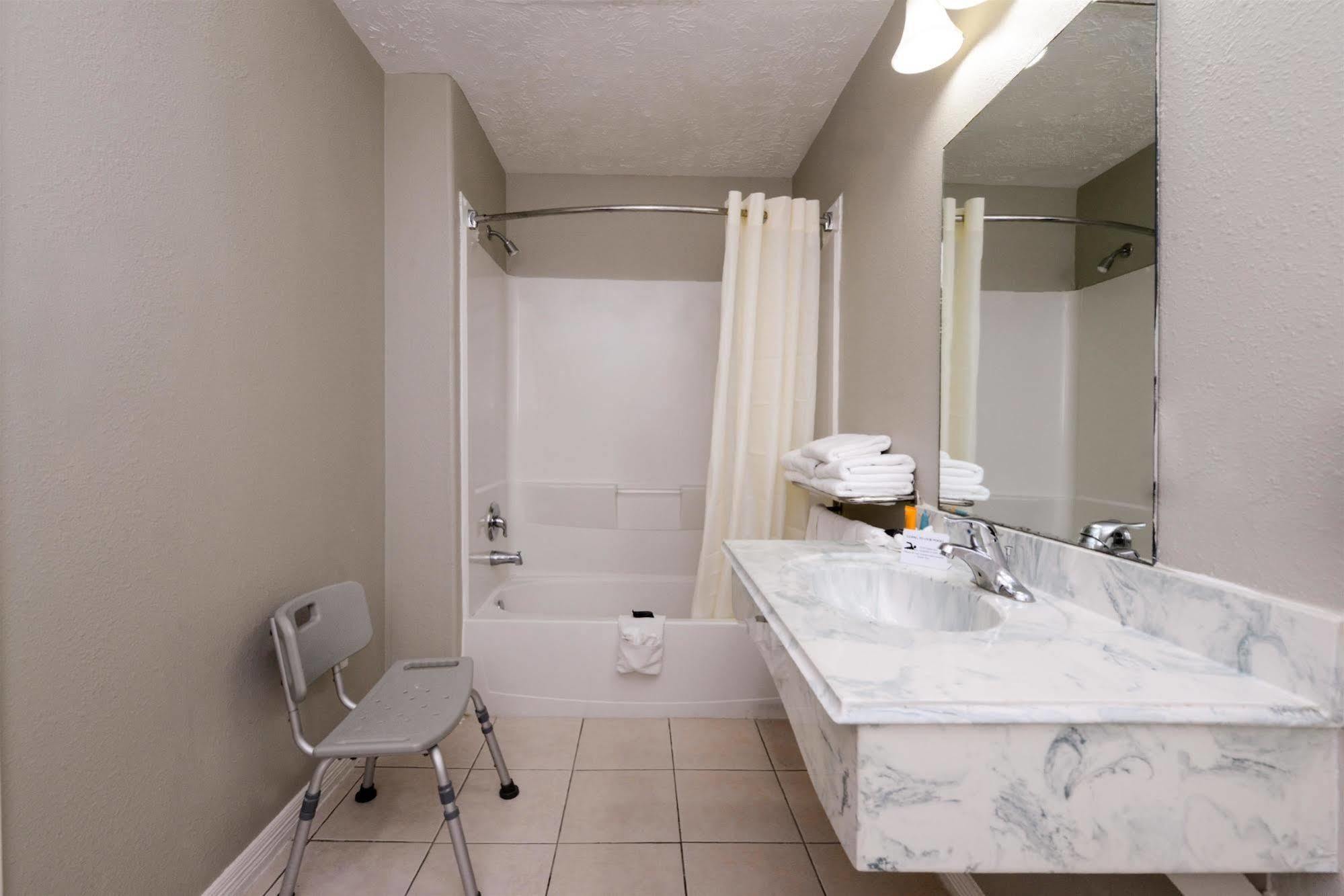 Americas Value & Waller/prairie View Motel 2*